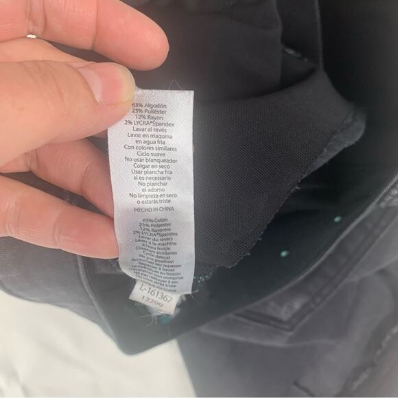 LuLaRoe women's size 28 Black Jean Shorts slimming denim Rolled Hems Bermuda - Picture 9 of 9